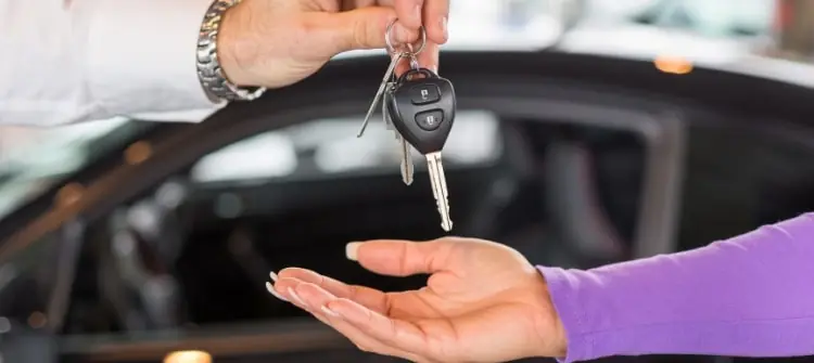 Is Leasing a Car Cheaper Than Buying a Car? Leasing a car cheaper than buying – handing over car keys.